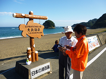 写真:観光ガイドの様子