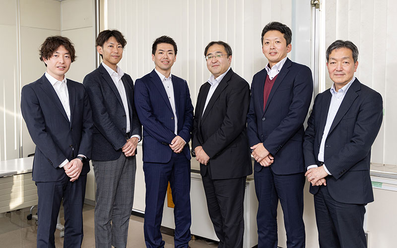 左から村上幸司氏、佐藤祐一郎氏、蝦名優也氏、江幡始氏