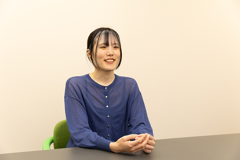 栂野利佳氏